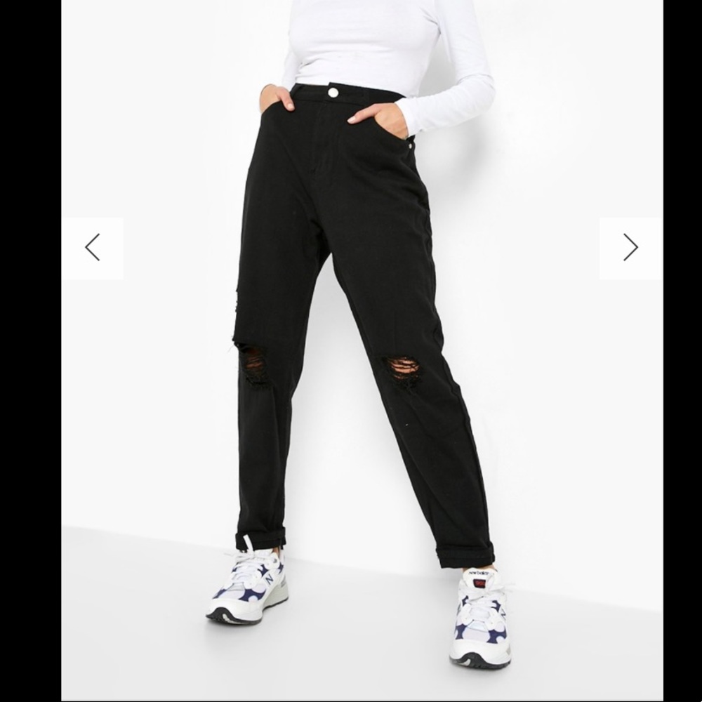 🩷 3 for $25 Boohoo High waisted ripped mom jeans